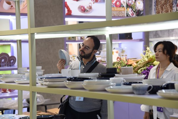 壹资网 财经聚焦丨关键指标创新高！广交会透出外贸新气象